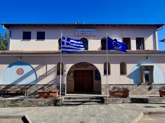 ΣΤΟ ΙΔΙΟ ΕΡΓΟ ΘΕΑΤΕΣ